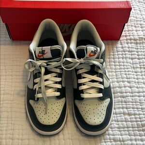 Nike Dunk Low
Deep Jungle/White-Light Silver